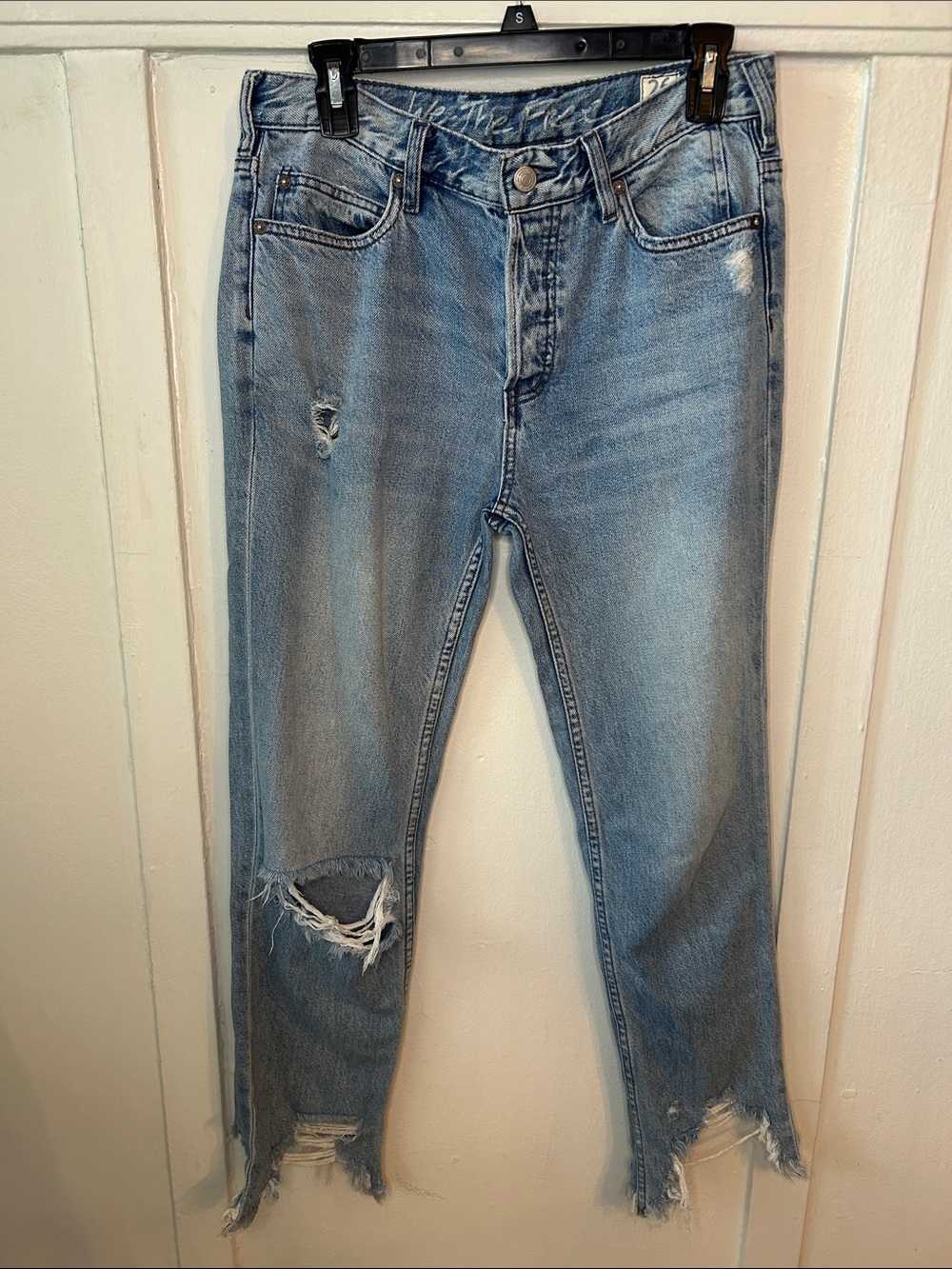 We The Free Mid Rise Light Wash Distressed Hem Women’s Denim Jeans 26 Reg